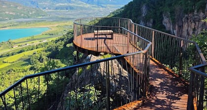 Bright vacation apartment with terrace for a relaxing vacation with mountain views included