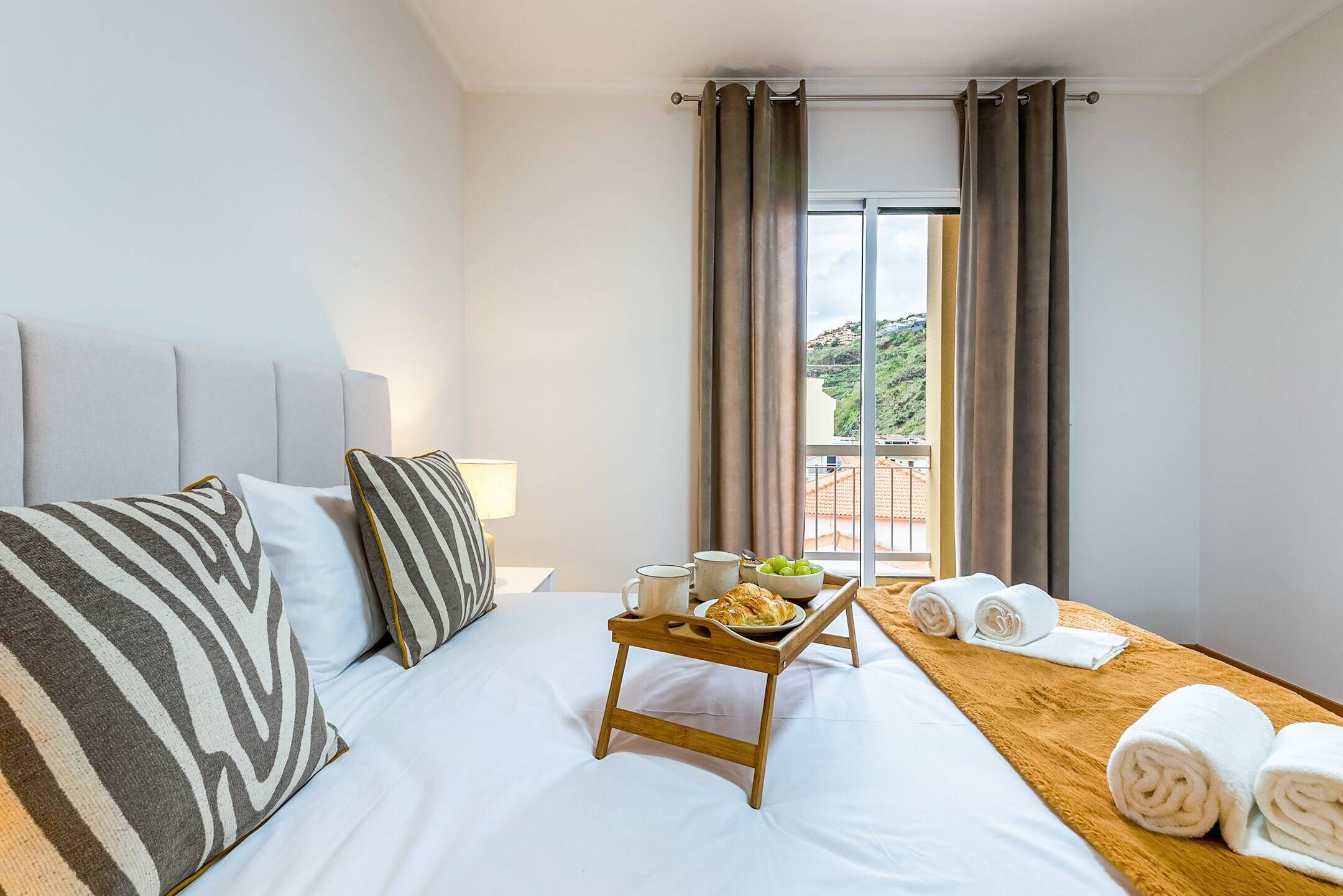 3 soverom, strykejern/-brett, internettilgang og sengetøy