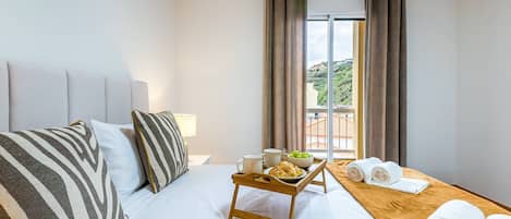 3 soverom, strykejern/-brett, internettilgang og sengetøy