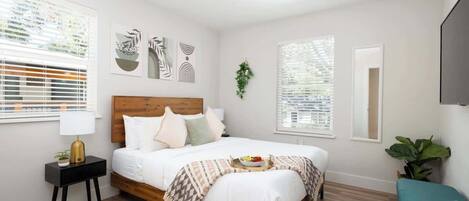 Silitysrauta/-lauta, Wi-Fi, vuodevaatteet