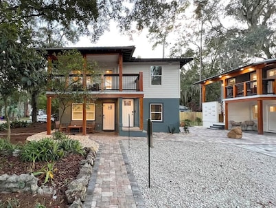 Walk to UF/Stadium | Near Shands/Downtown (NEW!)