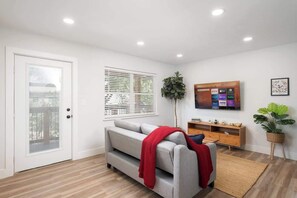 テレビ、書斎 / ワークスペース