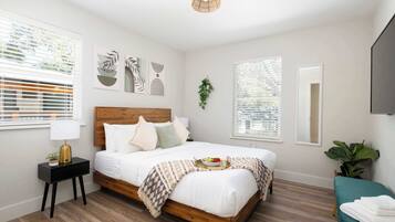 Iron/ironing board, WiFi, bed sheets