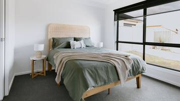 Skrivbord, strykjÀrn/strykbrÀda, resesÀng och wi-fi