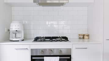 KylskÄp, mikrovÄgsugn, ugn och spishÀll