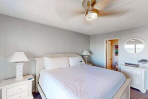 WiFi, bed sheets - Little Lagoon Beach Access Fishing Pier Sleeps 8! (Gulf Shores)