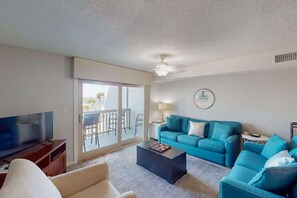 TV, offices - Little Lagoon Beach Access Fishing Pier Sleeps 8! (Gulf Shores)