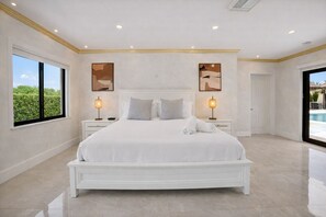 Strykejern/-brett, internettilgang og sengetøy