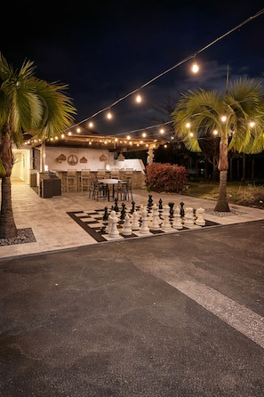 Outdoor dining - The Farm House (Miami)