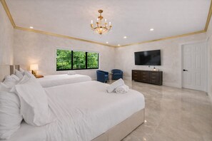 8 bedrooms, iron/ironing board, free WiFi, bed sheets - The Farm House (Miami)