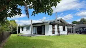 Exterior - Whitianga Family Beach House (Whitianga)