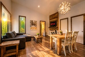 Dining - Modern Riverfront Cabin with Hot Tub and firepit (Chénéville)