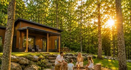 Modern• Riverfront• Spa•firepit • 8 min Lac Simon