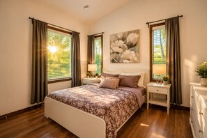 In-room safe, travel cot, WiFi, bed sheets - Modern Riverfront Cabin with Hot Tub and firepit (Chénéville)