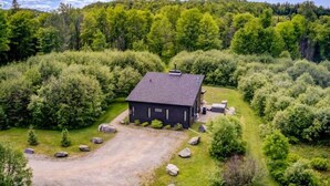 Unclassified image, 4 of 34, button - Modern River Chalet with Hot Tub (Chénéville)