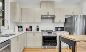 Frigorífic, microones, forn i placa de cuina