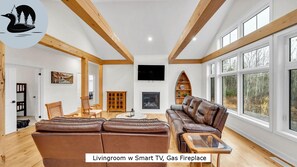 Una Smart TV, una chimenea