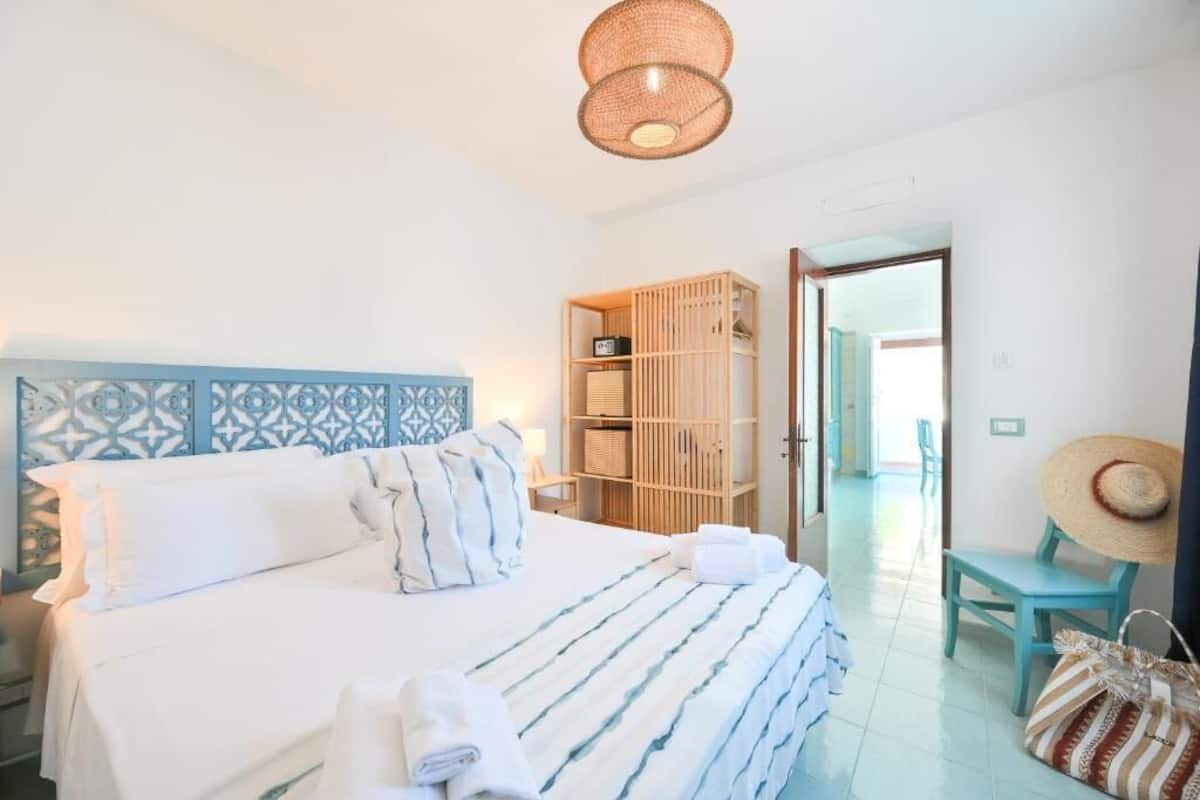 House, Sea View | In-room safe, blackout drapes, free WiFi