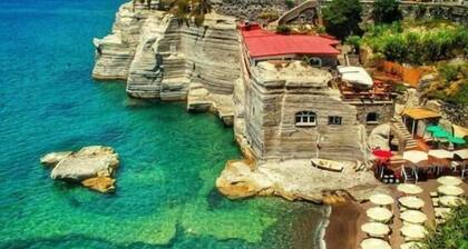 Chiaia di Rose Seaside Suite