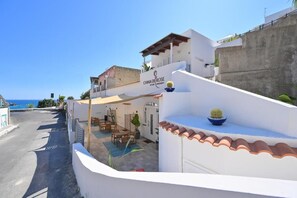 House, Sea View | Property grounds - Chiaia di Rose Seaside Suite (Serrara Fontana)