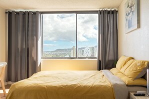1 bedroom, iron/ironing board, WiFi, bed sheets - Cozy Island Stay-Waikiki (Honolulu)