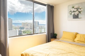 1 bedroom, iron/ironing board, WiFi, bed sheets - Cozy Island Stay-Waikiki (Honolulu)