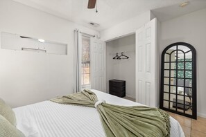 3 Schlafzimmer, Schreibtisch, Bügeleisen/Bügelbrett, kostenloses WLAN