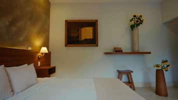 Khu vực làm việc phù hợp cho laptop, bàn ủi/dụng cụ ủi quần áo