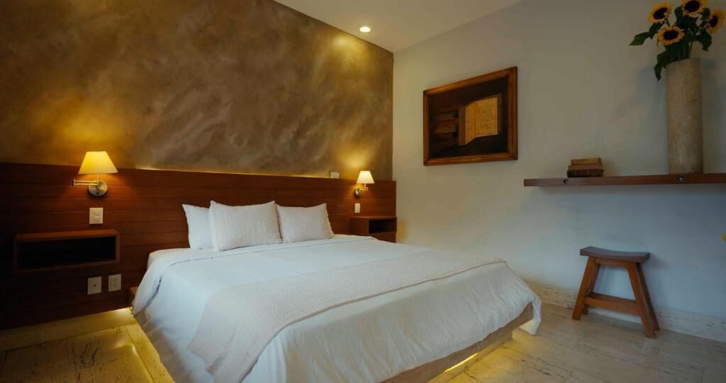 Khu vực làm việc phù hợp cho laptop, bàn ủi/dụng cụ ủi quần áo 