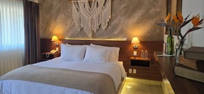 Deluxe-Zimmer, 1 King-Bett | Laptopgeeigneter Arbeitsplatz, Bügeleisen/Bügelbrett, kostenloses WLAN