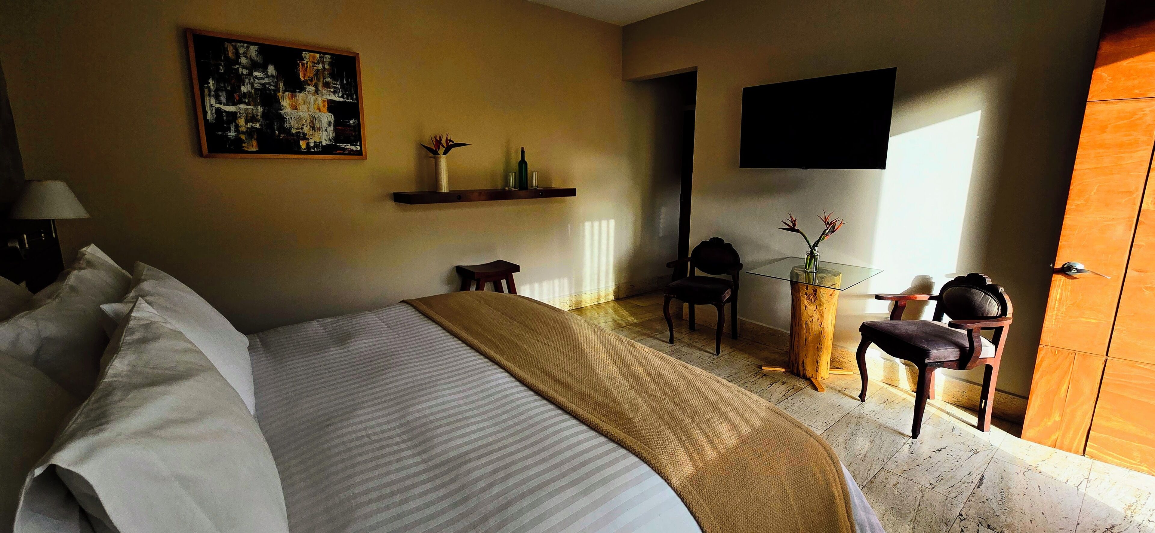 Deluxe-Doppelzimmer, Bergblick | Laptopgeeigneter Arbeitsplatz, Bügeleisen/Bügelbrett, kostenloses WLAN