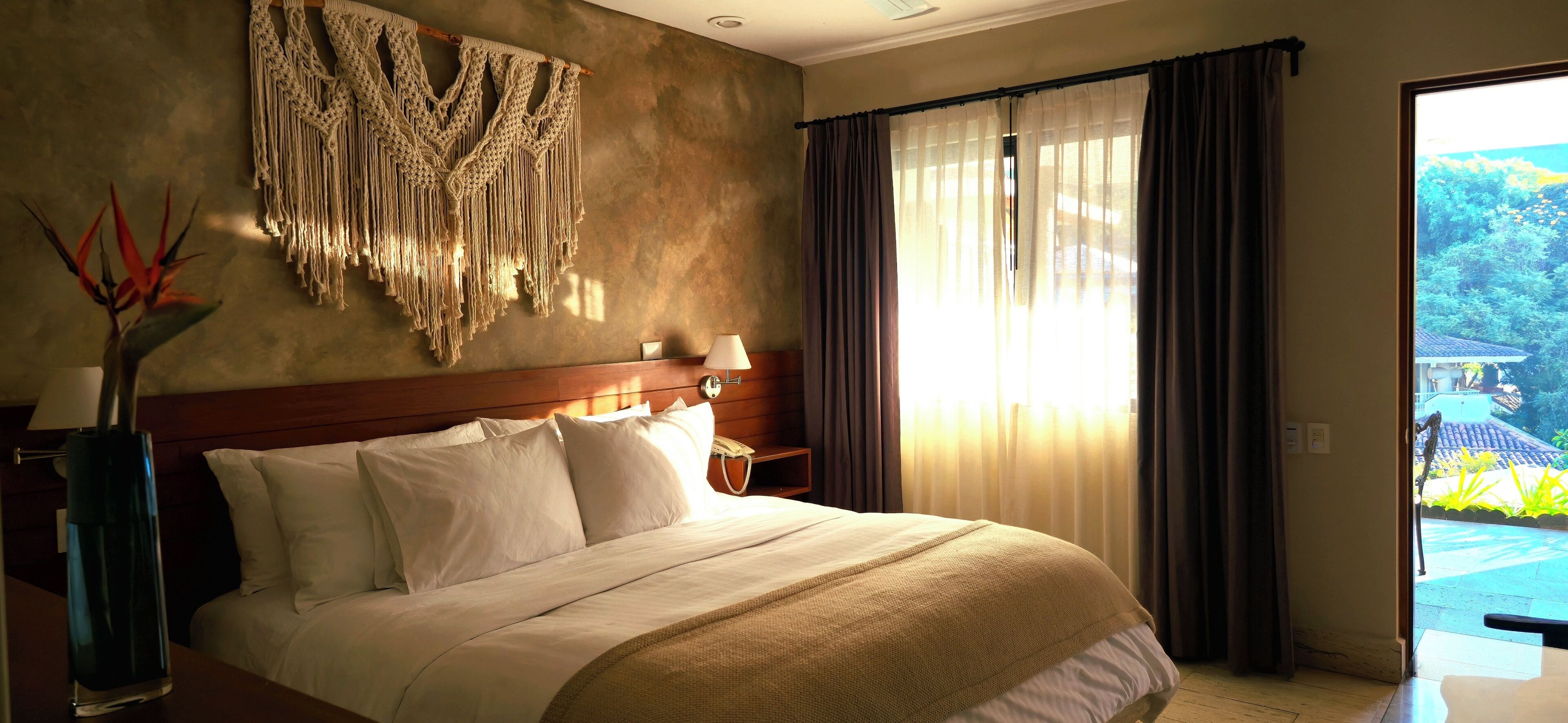 Deluxe-Doppelzimmer, Bergblick | Laptopgeeigneter Arbeitsplatz, Bügeleisen/Bügelbrett, kostenloses WLAN