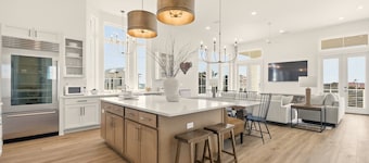 Newly built Cinnamon Beach, Ocean+Lake Views, Heated Pool, EVC, Steps from Beach