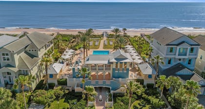 Newly built Cinnamon Beach, Ocean+Lake Views, Heated Pool, EVC, Steps from Beach