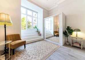 Interior - 1600 Sq ft Premium Kensington 3 Bed Apartment With Private Garden, by Madestays (London)