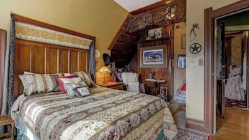 Desk, iron/ironing board, free WiFi, bed sheets