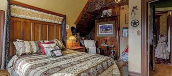 Lone Star Room - Queen Bed shared Bathroom 3rd flr
