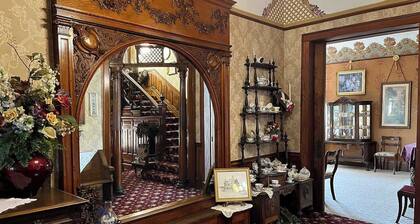 Lone Star Room - Queen Bed shared Bathroom 3rd flr