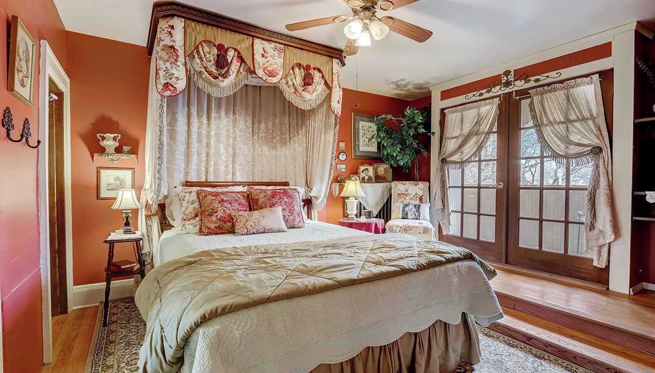 办公桌、熨斗/熨衣板、免费 WiFi、床单