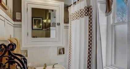 Pias 2 Room Suite Queen Canopy bed 2nd floor
