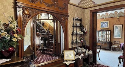 Prairie Sky Room. Double bed. Shared bathroom, 3rd floor.