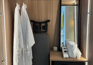 Standard Σουίτα, 2 Διπλά Κρεβάτια, Μη Καπνιστών, Θέα στην Πόλη | Εσωτερικοί χώροι