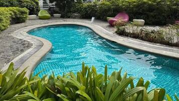 Indoor pool, 2 outdoor pools