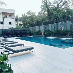 Apartamento familiar, balcón, vistas a la ciudad | Piscina | Una piscina al aire libre