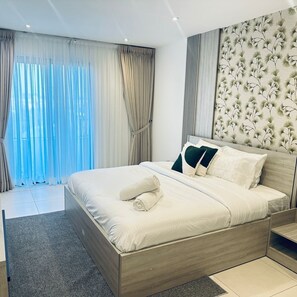 Apartamento familiar, balcón, vistas a la ciudad | Sistema de insonorización, tabla de planchar con plancha, wifi gratis