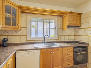 Fridge, oven, dishwasher, coffee/tea maker