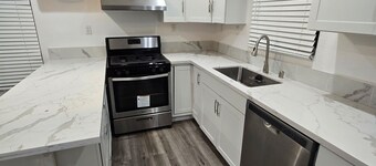 Charming apartment in perfect Los Angeles with cool AC breeze