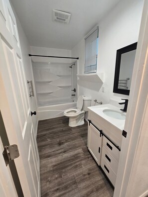 Toallas, jabón, papel de baño 