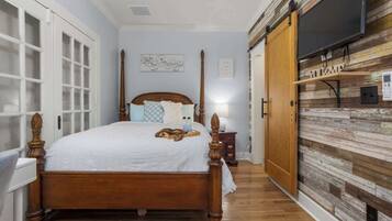 Iron/ironing board, WiFi, bed sheets