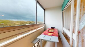 Dining - Le Marais Bleu 50 m from the seafront and beach in Saint-Hilaire-de-Riez (Saint-Hilaire-de-Riez)